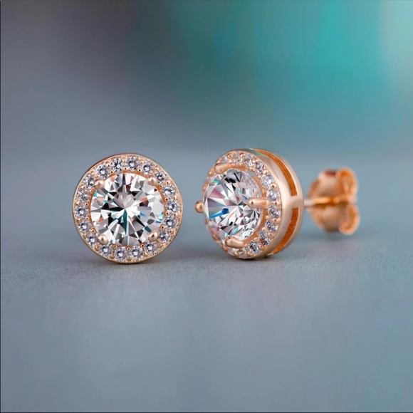 NEW**18K Rose Gold Diamond Round Stud Earrings - Picture 2 of 2